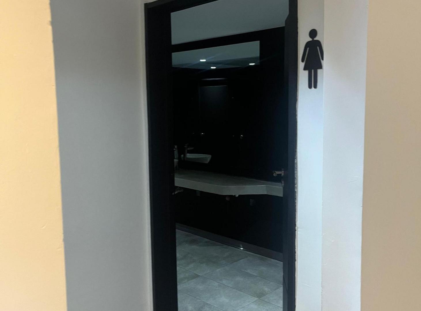 Foto de Alquiler oficina en 3er piso complejo empresarial, imagen 1