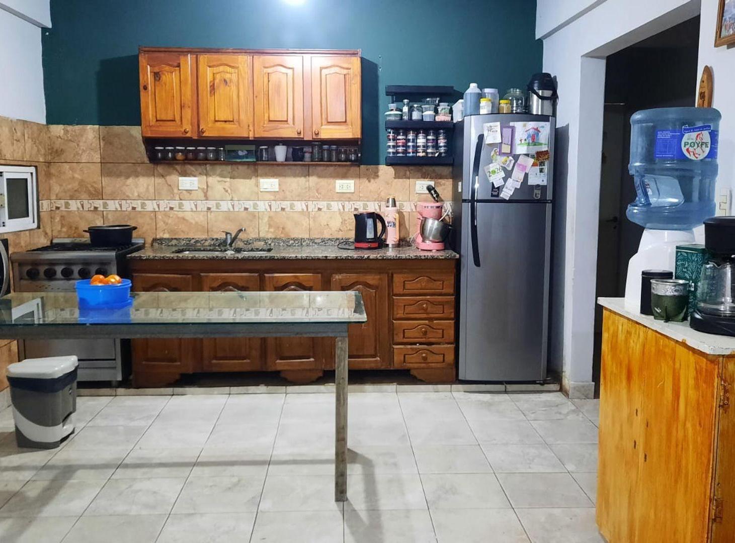 Foto de Venta casa 3 ambientes y galpón sobre asfalto, imagen 2