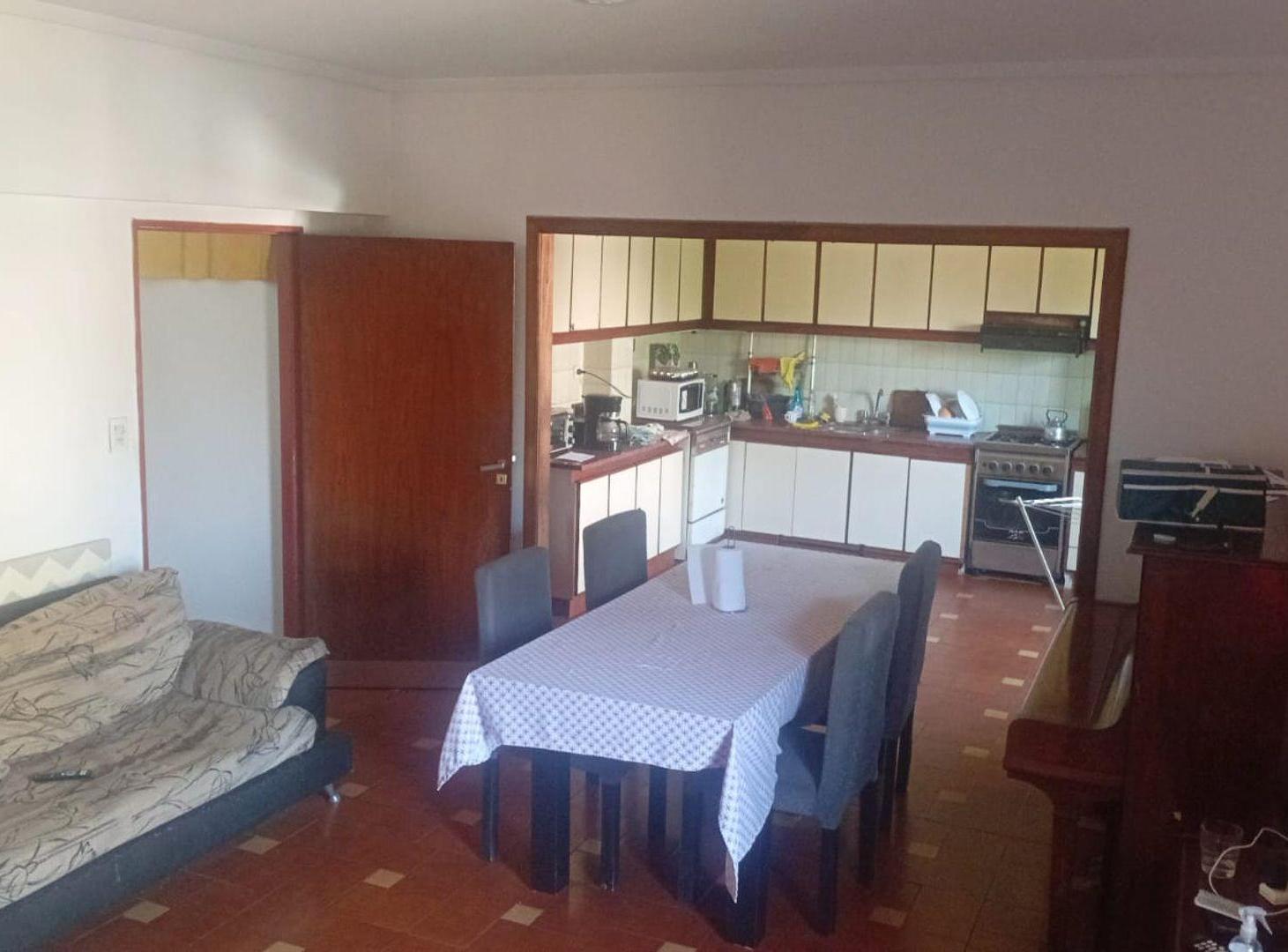 Foto de EN VENTA CASA 4 AMBIENTES CON DEPÓSITO COMERCIAL, imagen 3