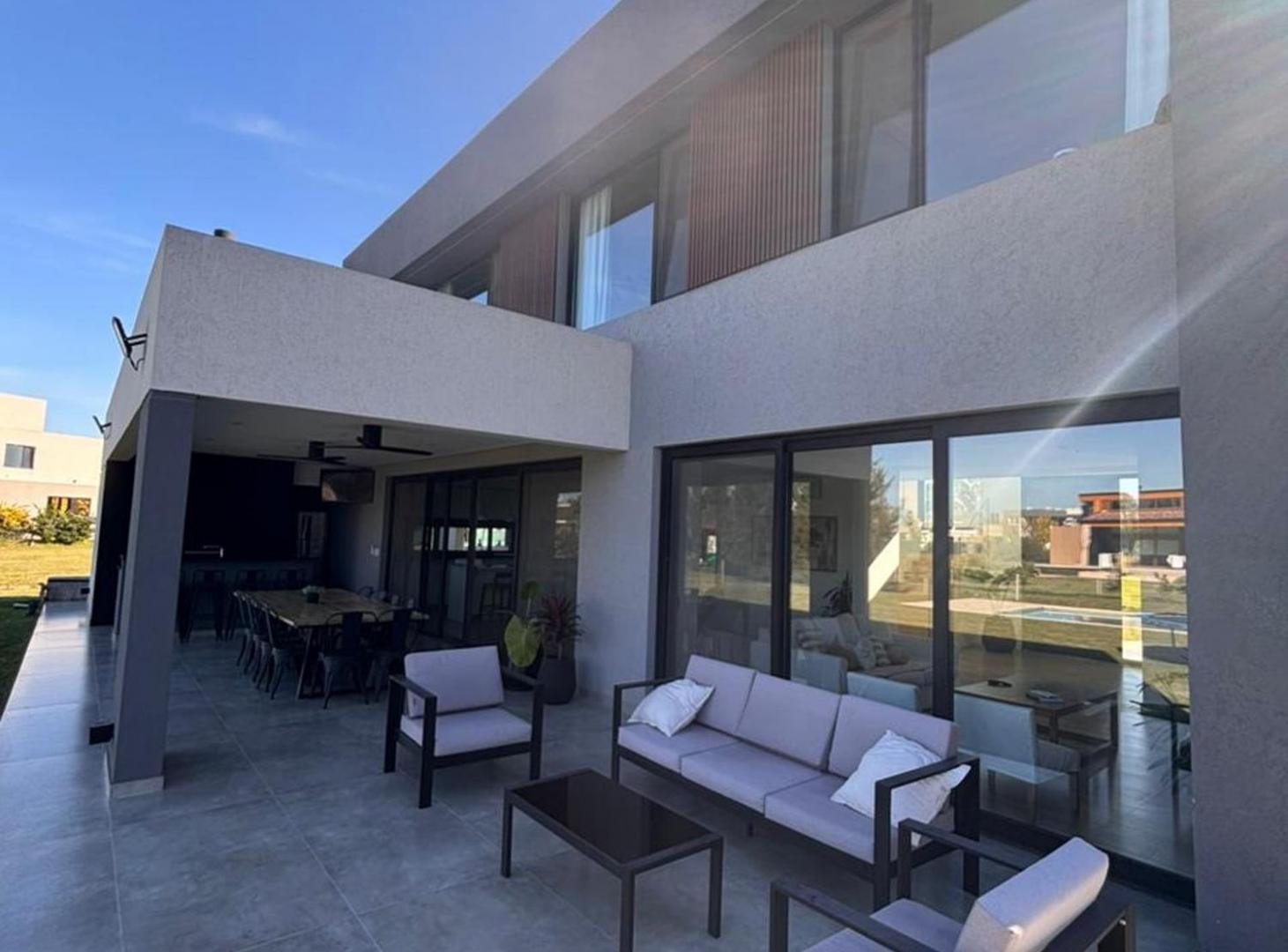 Foto de Casa 6 ambientes en barrio cerrado terravista, imagen 2