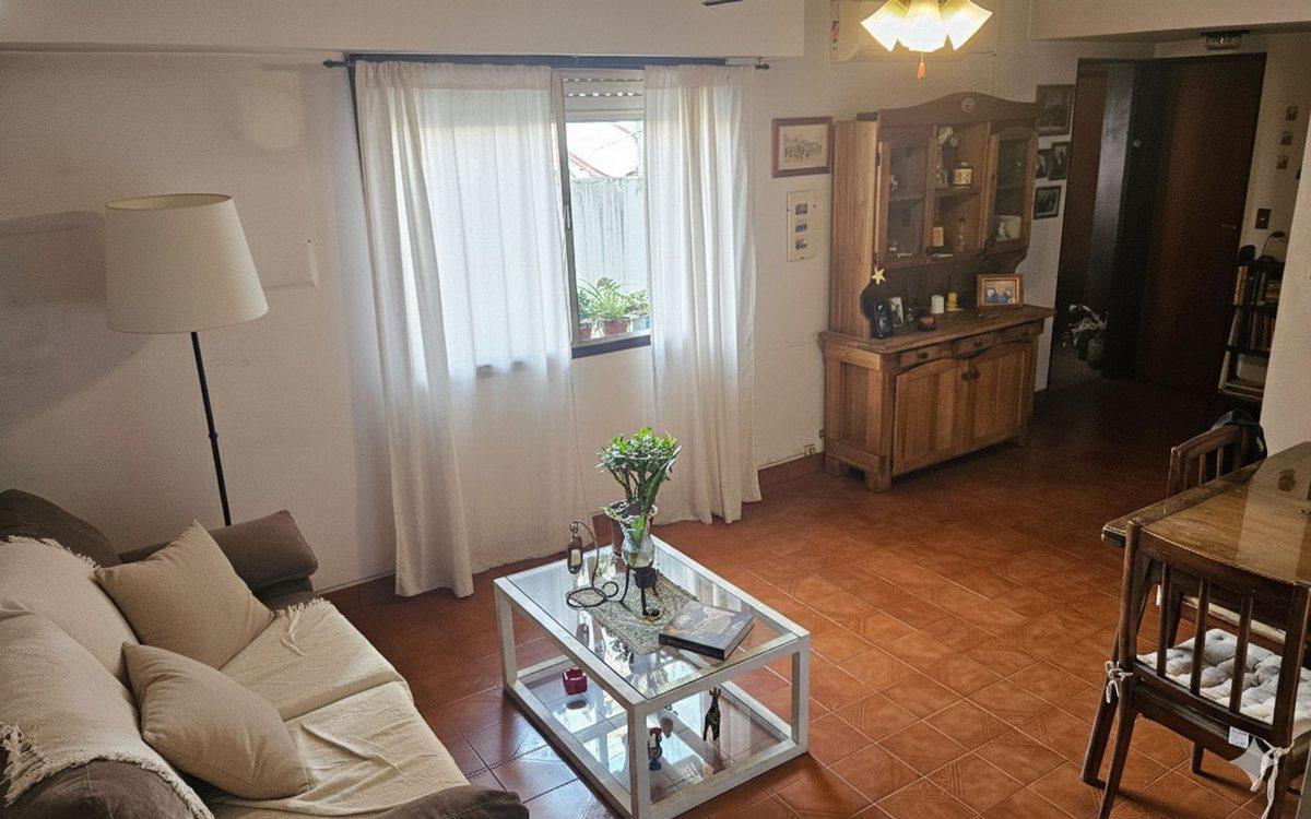 Foto de DEPARTAMENTO 3 AMBIENTES VENTA CASTELAR CENTRO, imagen 2