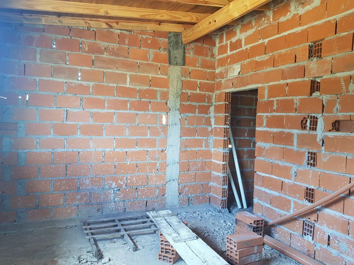 Foto de Lote de 846 m2 con MEJORAS en "ROBLES DE ALVAREZ", imagen 3