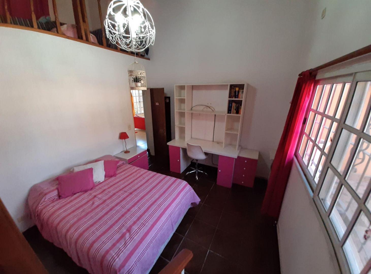 Foto de VENTA CASA CON PILETA BUENA ZONA MORENO, imagen 3