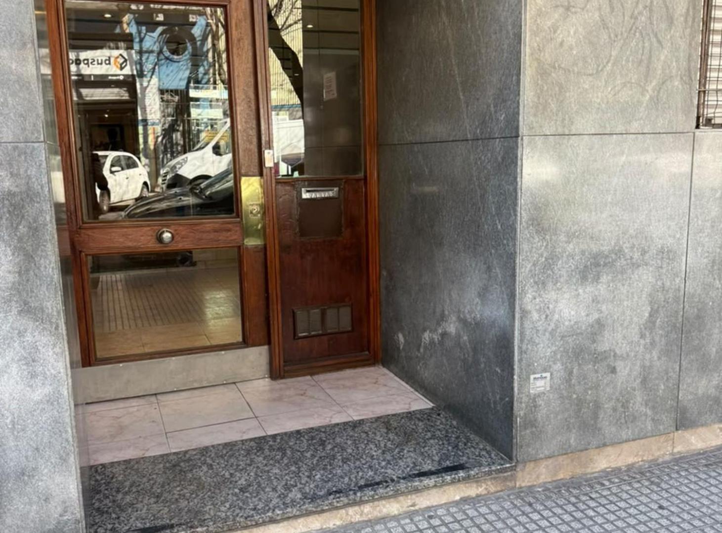 Foto de VENTA DEPARTAMENTO 2 AMBIENTES LUMINOSO EN ALMAGRO, imagen 3