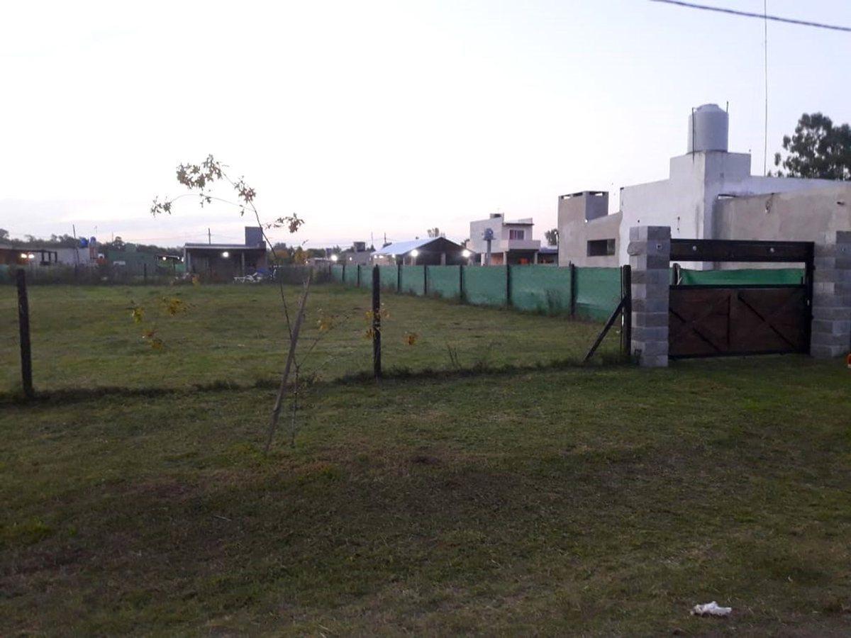 Foto de Venta Lote 800 m2 en "ROBLES DE ALVAREZ", imagen 2