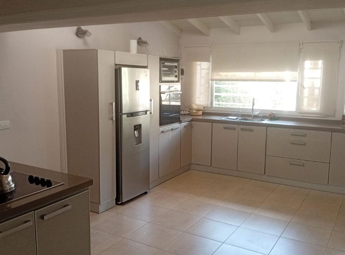 Foto de QUINTA EN VENTA 4 AMBIENTES CON PILETA Y QUINCHO, imagen 2