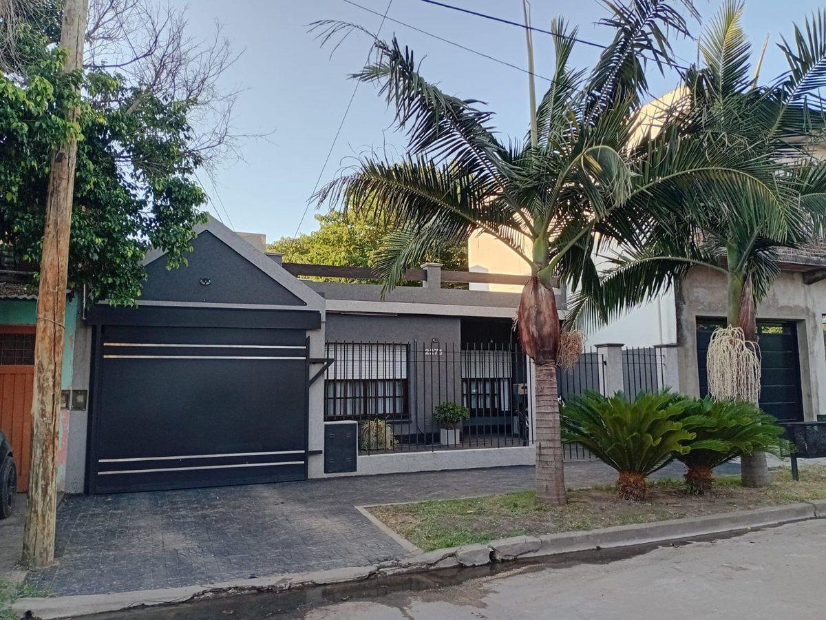 Foto de VENTA EXCELENTE CASA 5 AMBIENTES EN ITUZAINGO, imagen 2