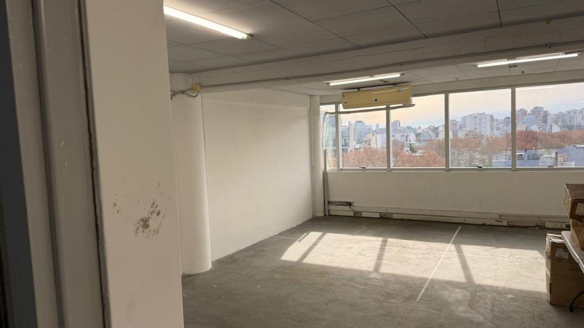 Foto de Oficina Piso Alto 126 m² Cochera Fija Contrafrente Planta Libre, imagen 2