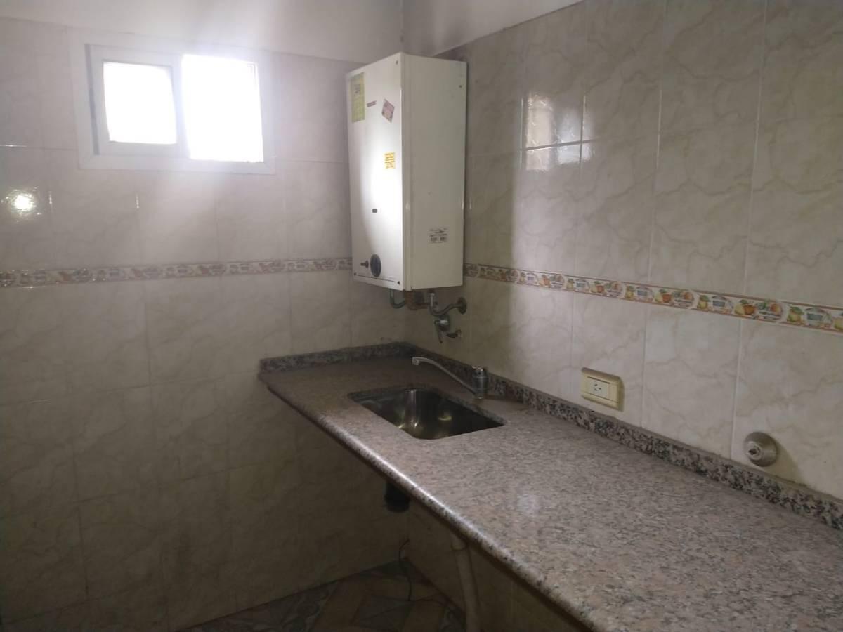 Foto de Galpón de 600 m2 con oficinas y vestuarios en Pompeya, imagen 5