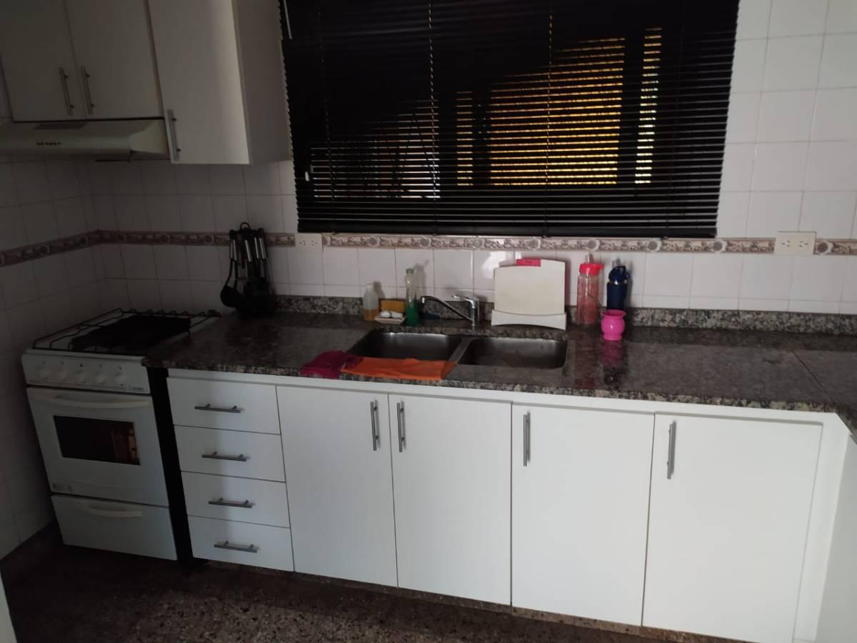 PH DE 4 AMBIENTES CON PATIO
