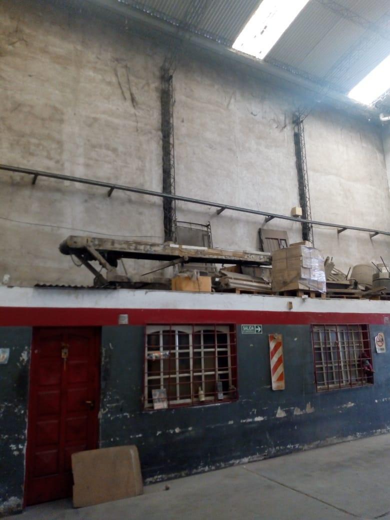 Foto de RETASADO! Venta Galpón de 600 m2 con oficinas y vestuarios en Pompeya, imagen 5