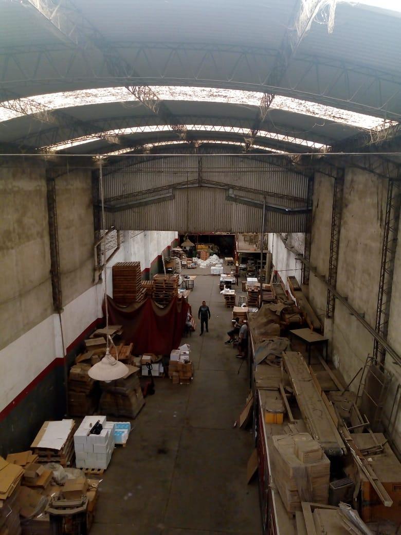 Foto de RETASADO! Venta Galpón de 600 m2 con oficinas y vestuarios en Pompeya, imagen 2