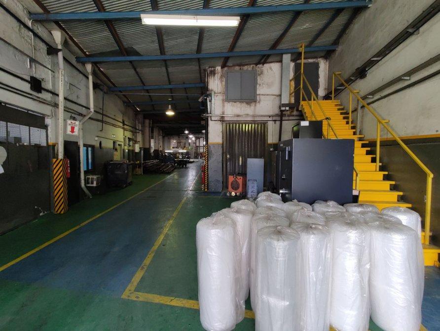 Venta Galpón en Pompeya de 1900 m² 2