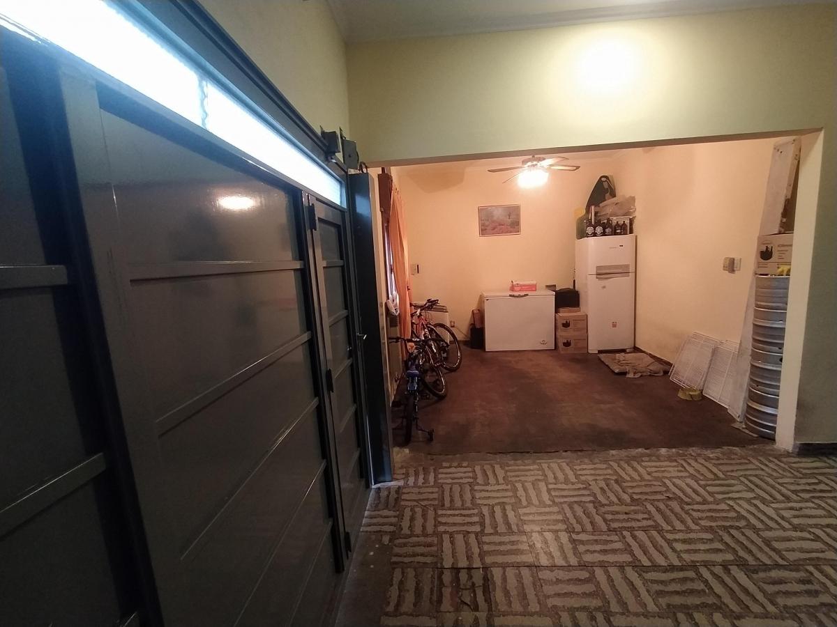 Casa de 4 ambientes con cochera y terraza en Villa Dominico