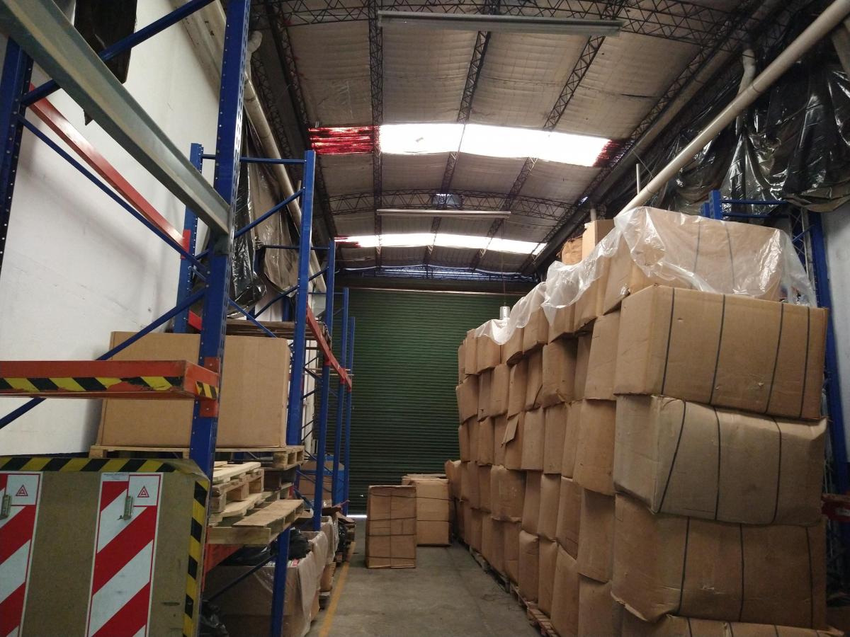 Retasado! Galpón de 1500 m² con Oficinas, Vestuarios y Espacio Aereo 2