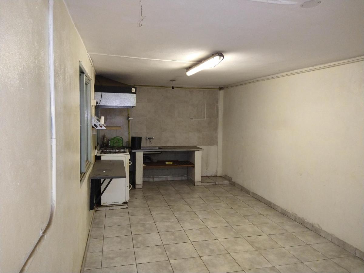 Retasado! Galpón de 1500 m² con Oficinas, Vestuarios y Espacio Aereo 2