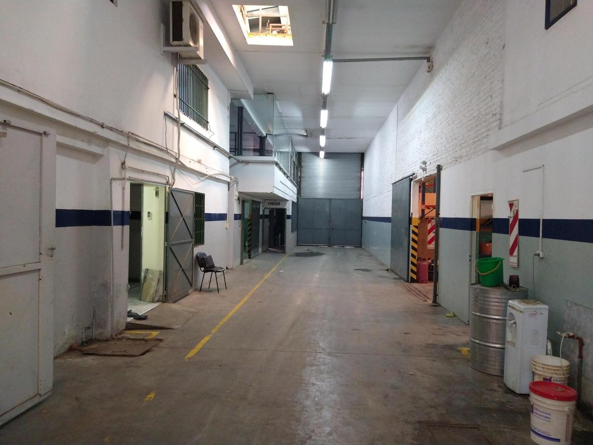 Retasado! Galpón de 1500 m² con Oficinas, Vestuarios y Espacio Aereo 3