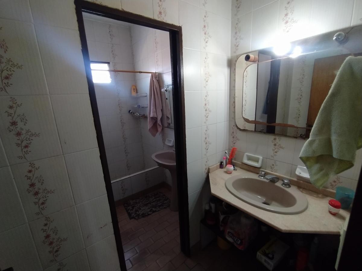 Casa de 3 Amb. con Cochera y Patio + Varios Deptos con Renta Fija en Bernal. 4
