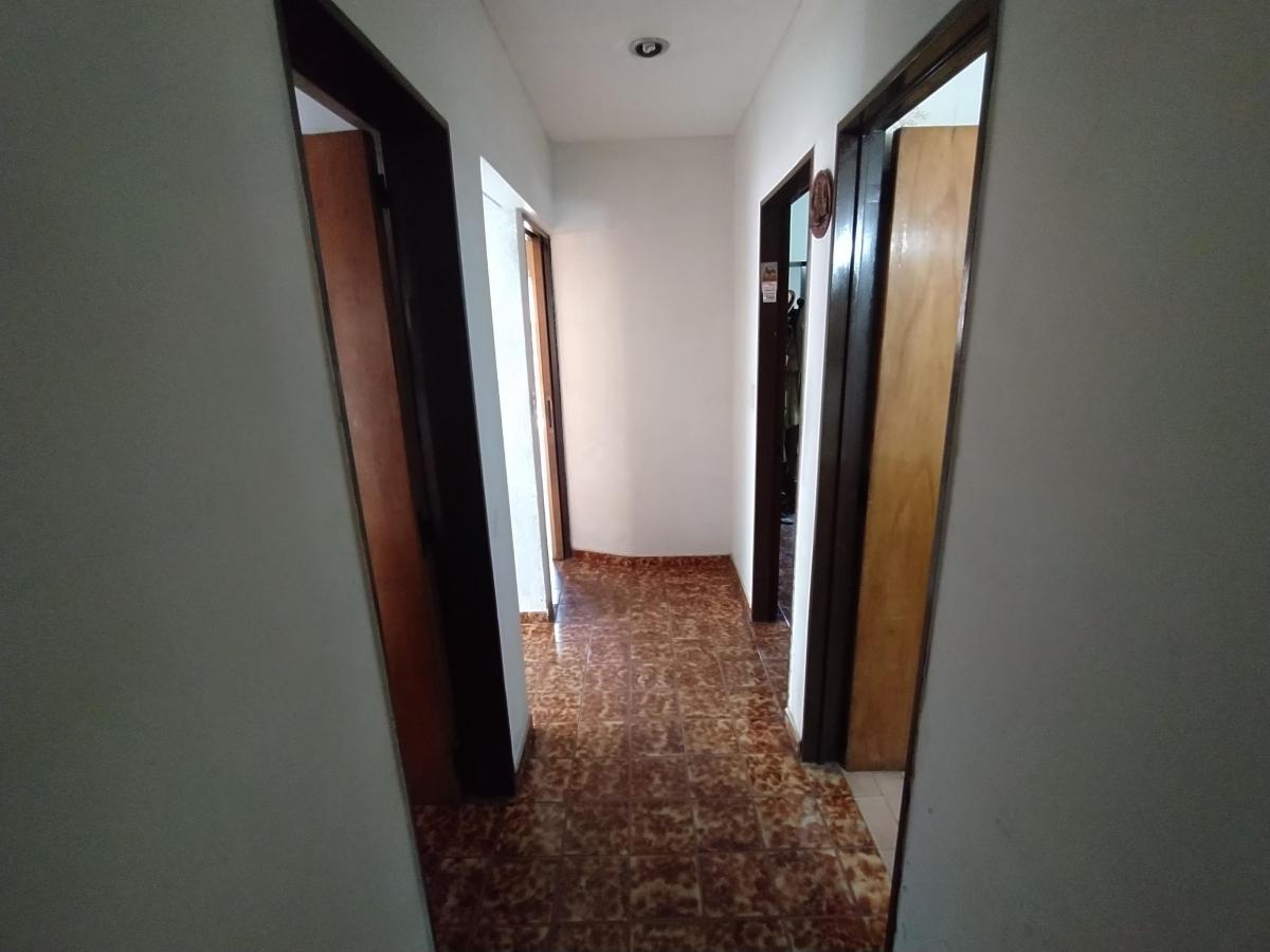 Casa de 3 Amb. con Cochera y Patio + Varios Deptos con Renta Fija en Bernal. 3