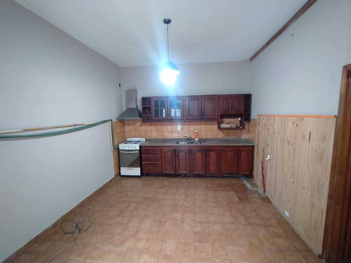 PH DE 4 AMBIENTES CON PATIO Y COCHERA