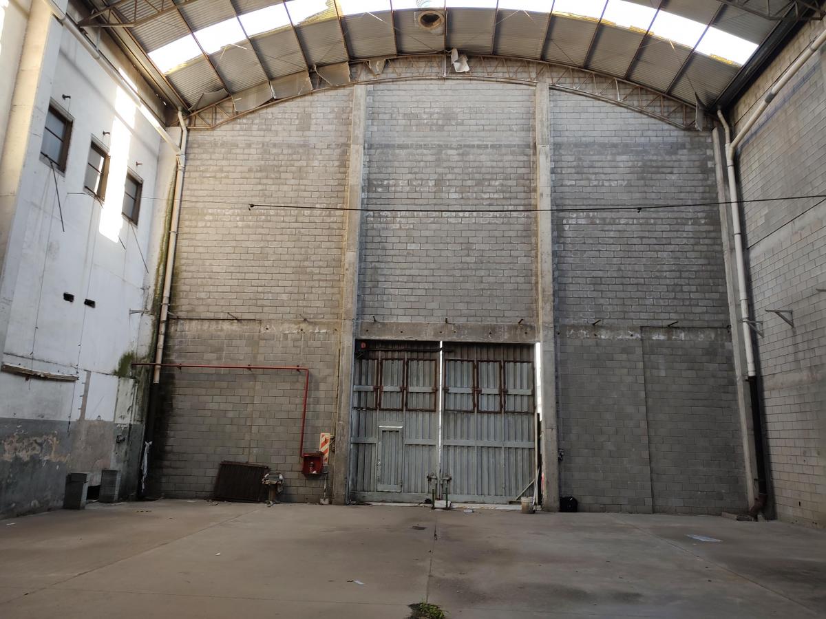 Galpón con Doble Frente y Gran Altura Ideal Varios Usos en Lanús 2