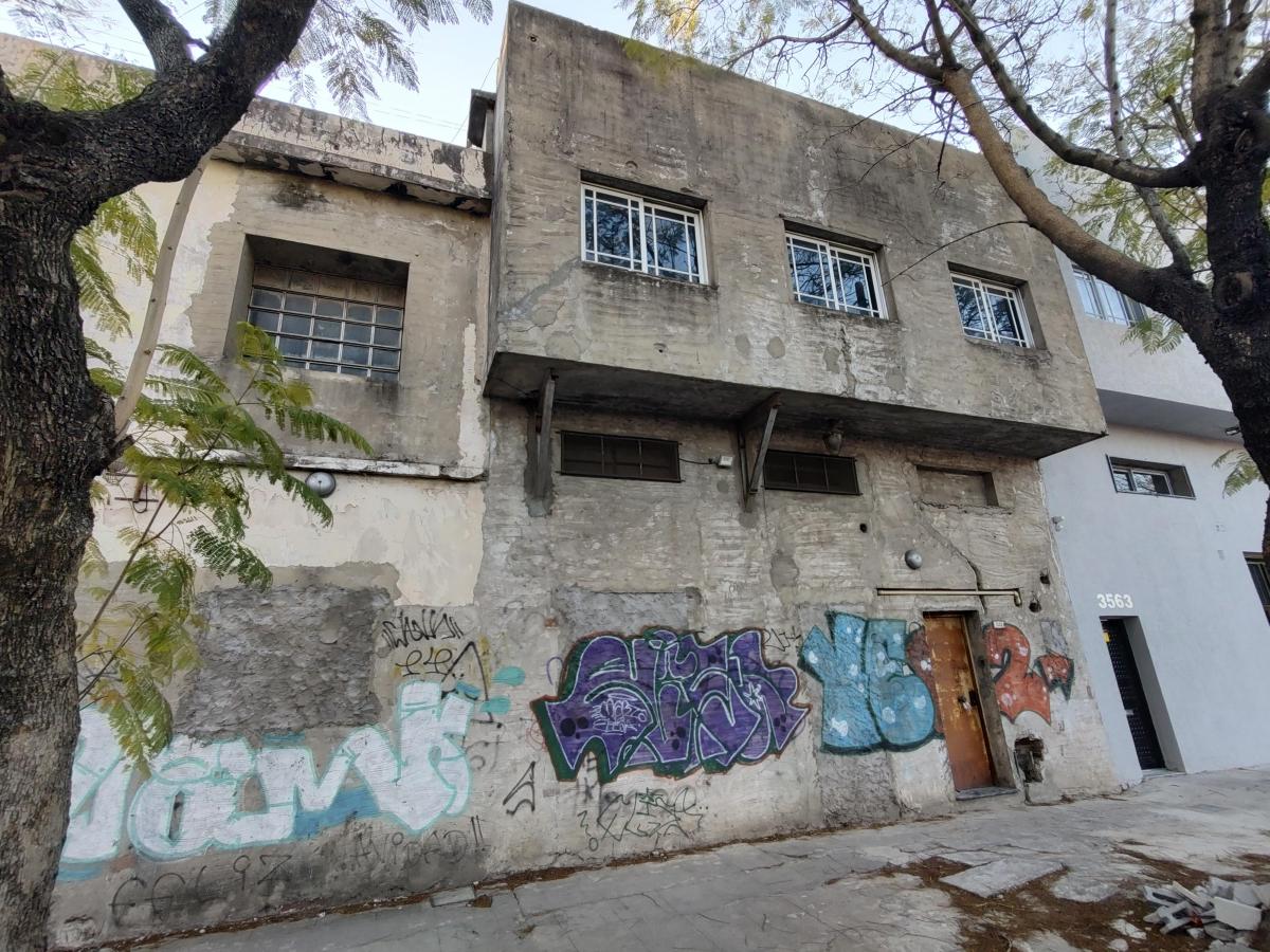 Galpón Industrial de 605 m² con Oficinas en Planta Alta en Lanús Oeste 1