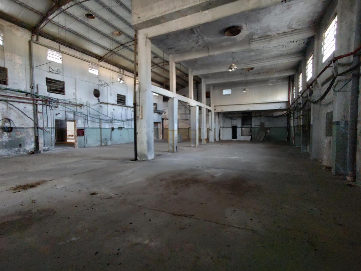 Galpón Industrial de 605 m² con Oficinas en Planta Alta en Lanús Oeste 4