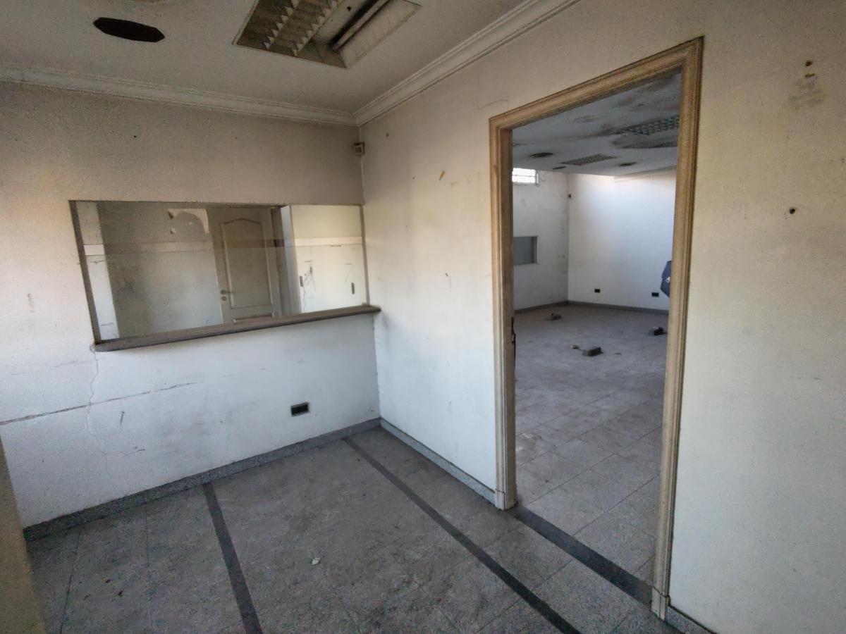 Galpón Industrial de 605 m² con Oficinas en Planta Alta en Lanús Oeste 5
