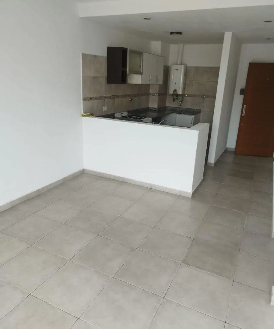Moderno Departamento de 2 Ambientes con balcón al frente en Avellaneda Centro 5