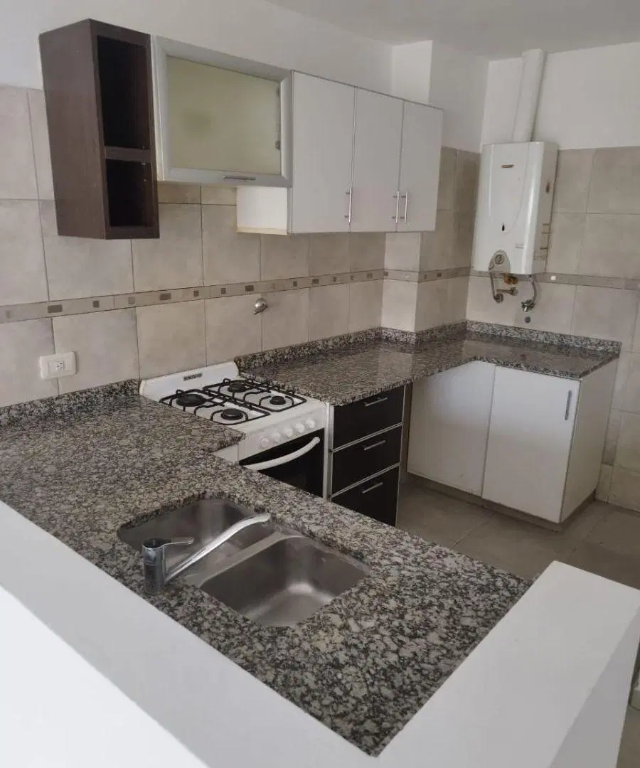 Moderno Departamento de 2 Ambientes con balcón al frente en Avellaneda Centro 3