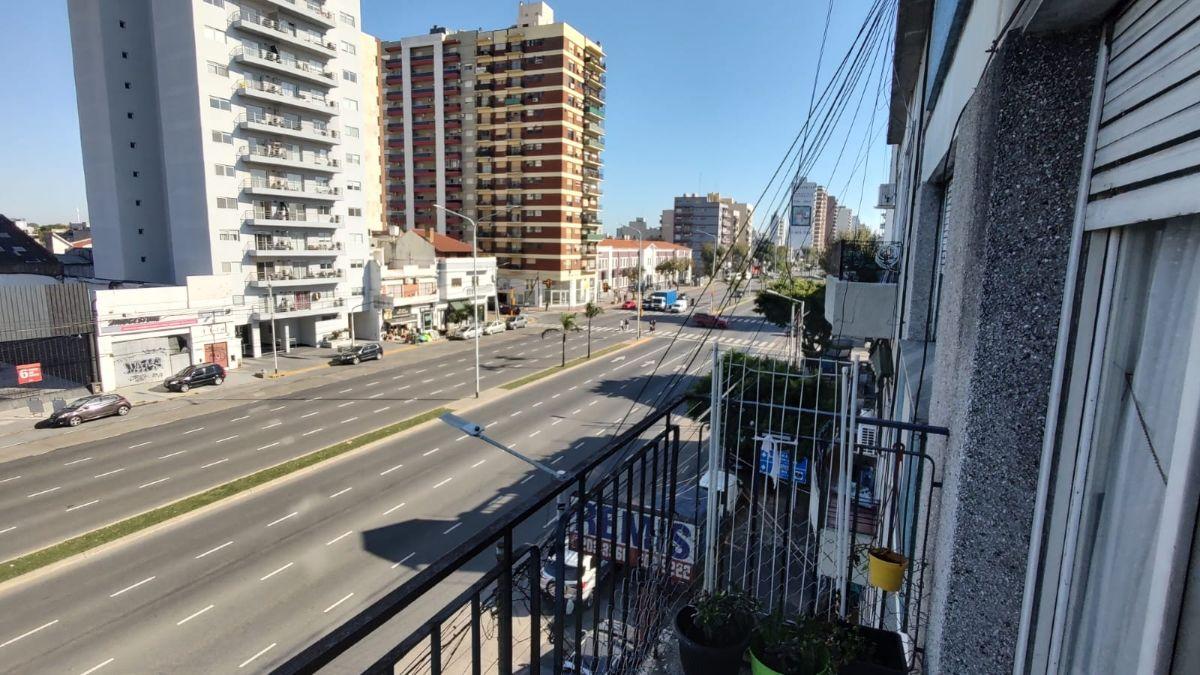 Foto de DEPARTAMENTO DE 4 AMBIENTES + DEPENDENCIA BALCÓN AL FRENTE, imagen 2