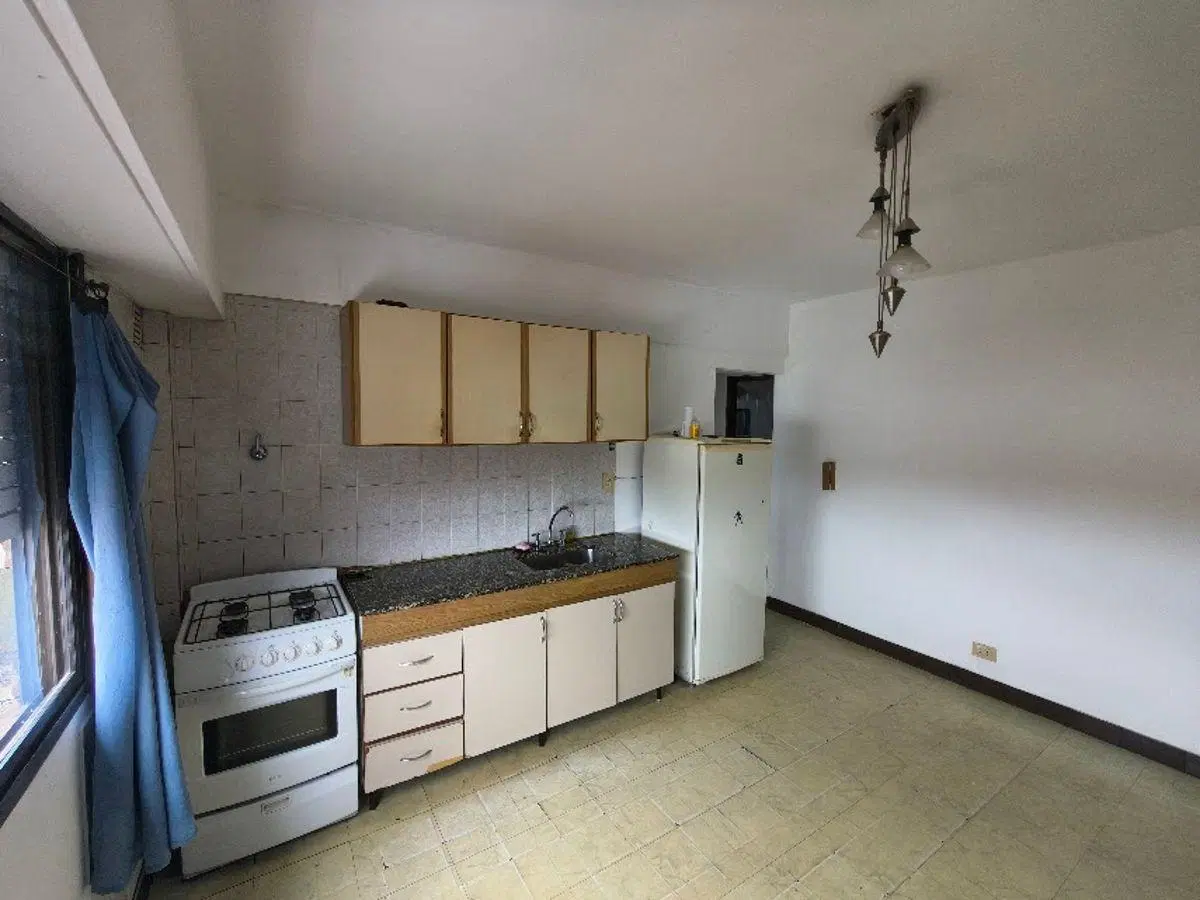 DEPARTAMENTO DE 2 AMBIENTES EN SARANDÍ 3