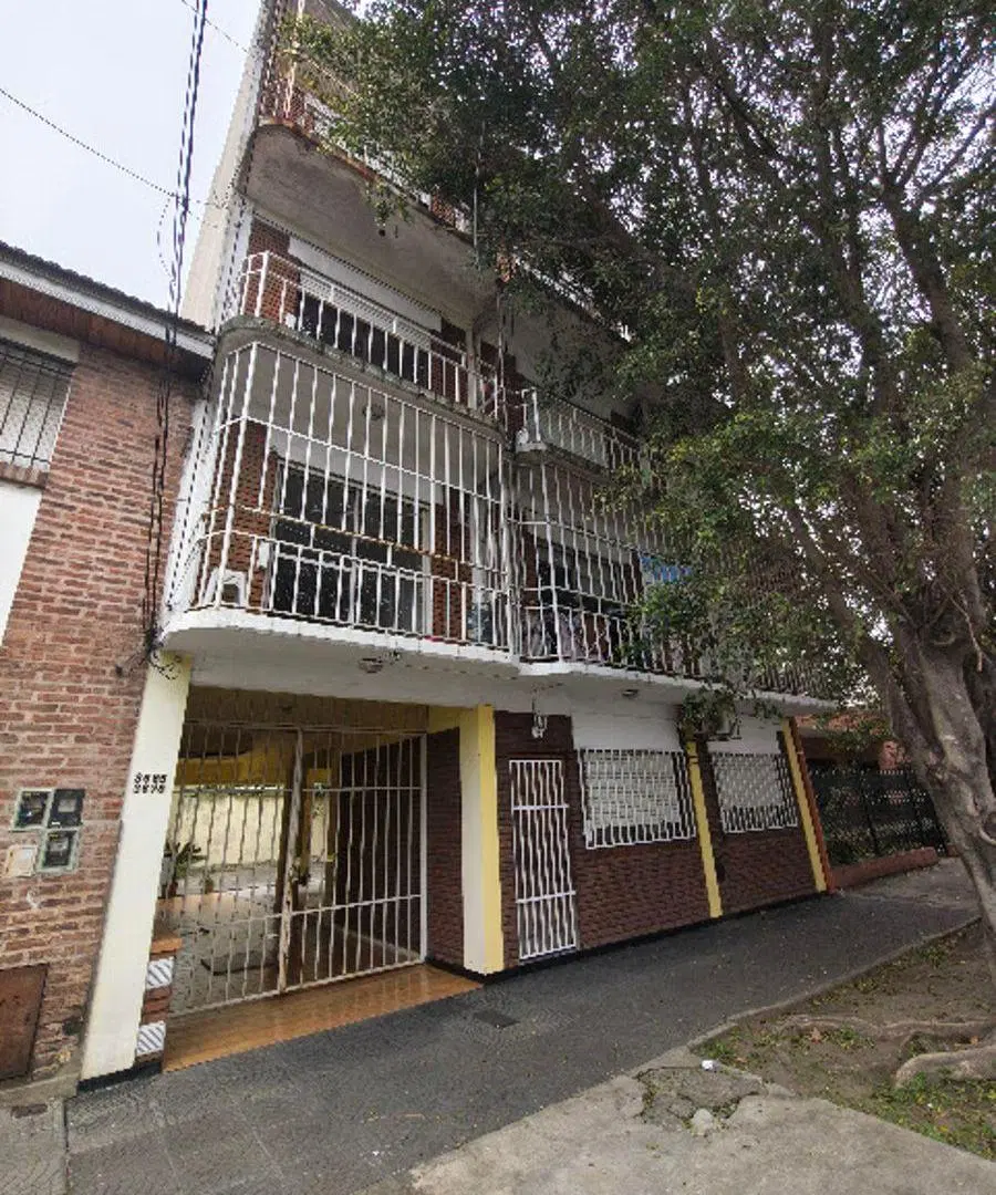 DEPARTAMENTO DE 2 AMBIENTES EN SARANDÍ 8
