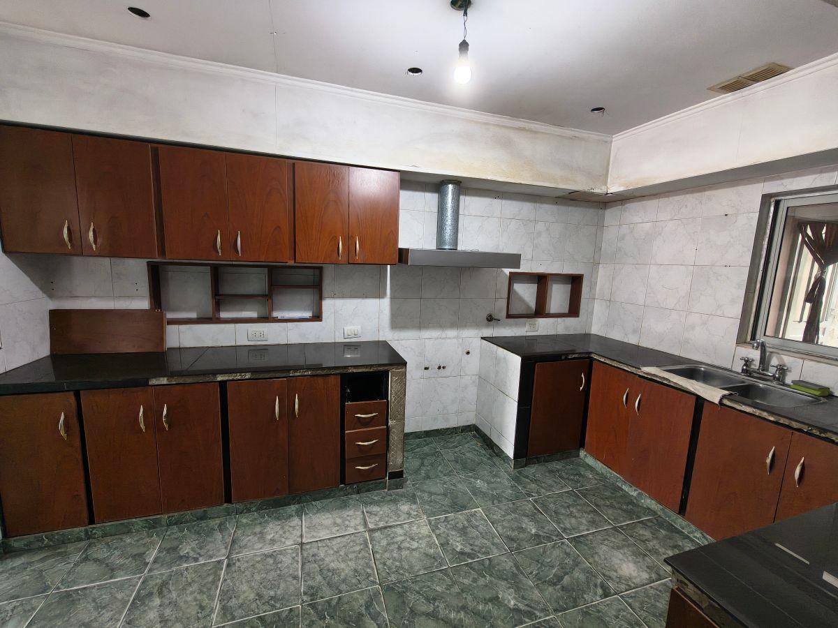 Foto de CASA DE 4 AMBIENTES CON COCHERA, PATIO Y TERRAZA EN SARANDÍ, imagen 3