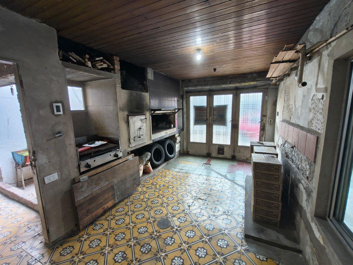 Foto de CASA DE 4 AMBIENTES CON COCHERA, PATIO Y TERRAZA EN SARANDÍ, imagen 2