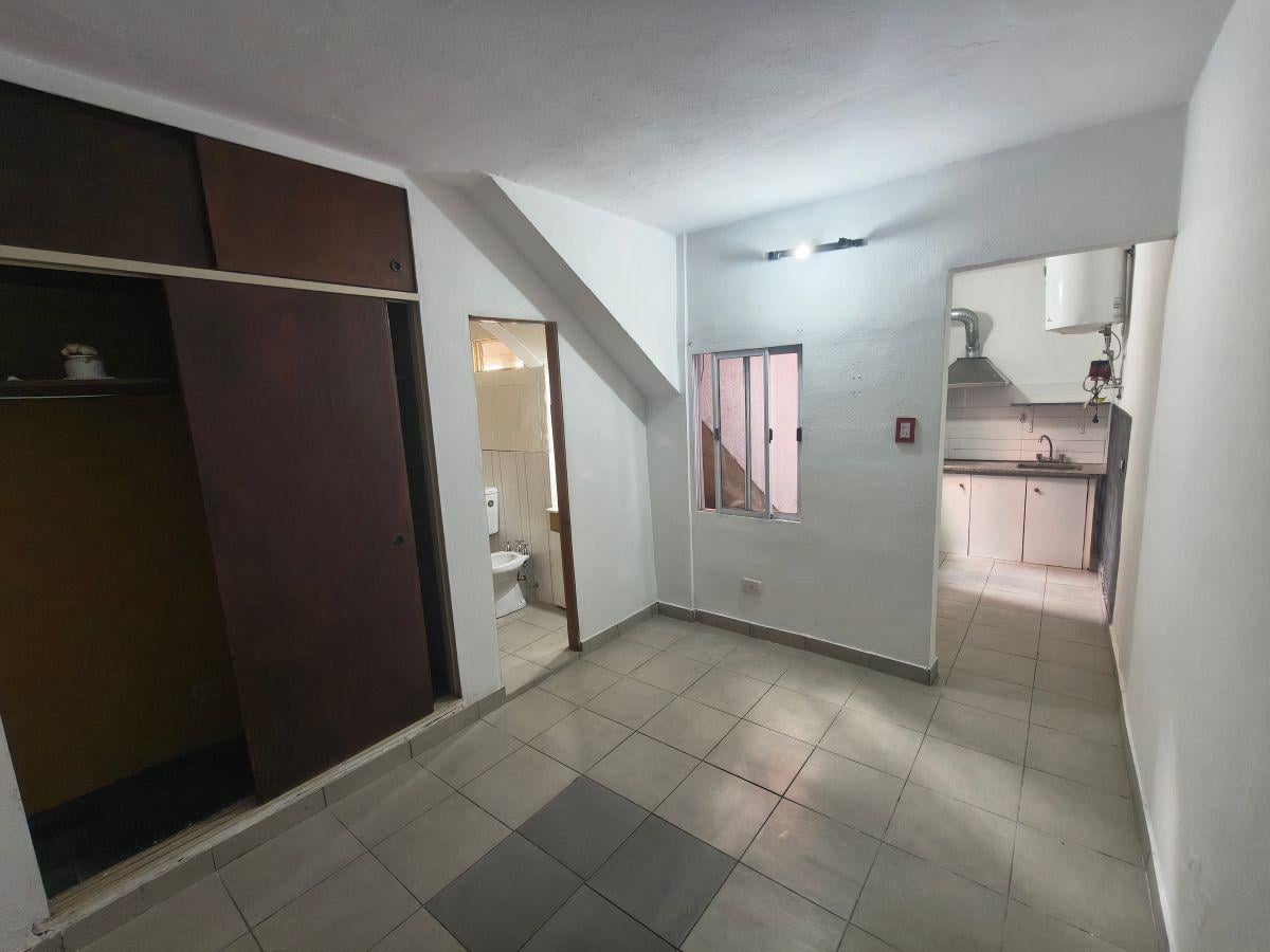 Foto de PH TIPO MONOAMBIENTE CON PEQUEÑO PATIO EN SARANDÍ, imagen 1