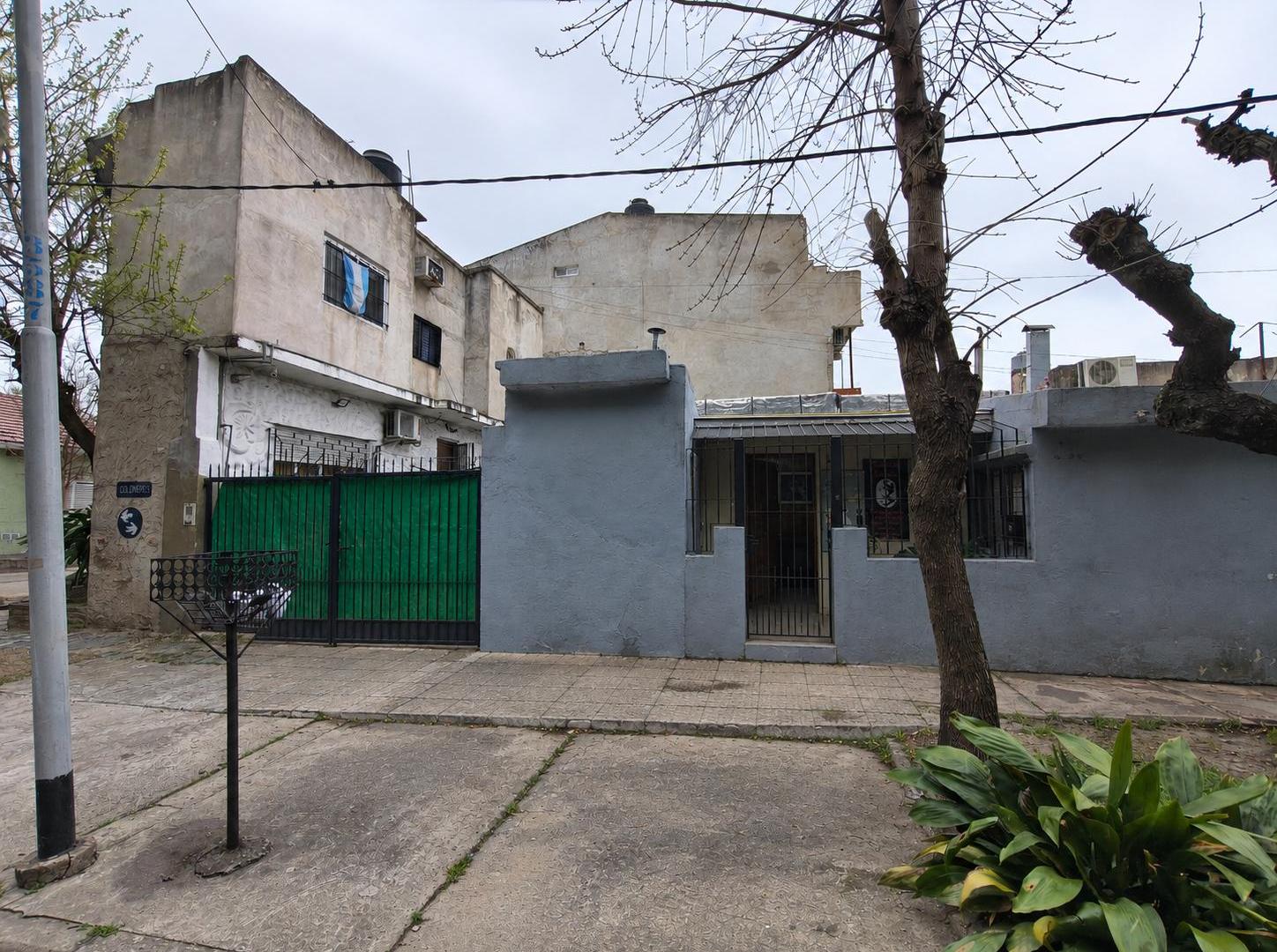 Foto de PROPIEDAD EN ESQUINA CON DOS VIVIENDAS INDEPENDIENTES EN SARANDÍ, imagen 2