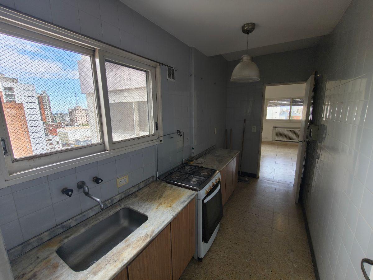 Foto de DEPARTAMENTO DE 3 AMBIENTES EN PLENO CENTRO DE QUILMES, imagen 4