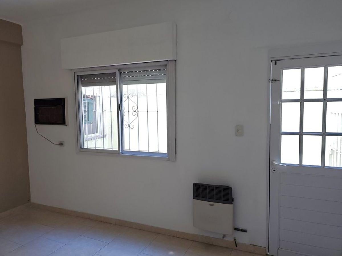 Foto de PH de 2 Ambientes y Medio con Patio y Terraza en Villa Dominico, imagen 2