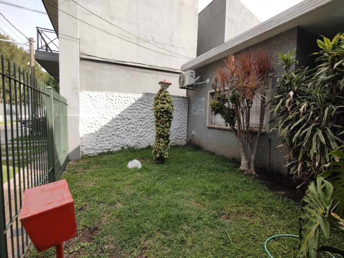 Foto de Amplia Casa en Alquiler con Cochera y Patio en Sarandí, imagen 2