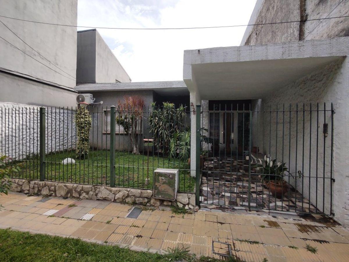 Foto de Amplia Casa en Alquiler con Cochera y Patio en Sarandí, imagen 1
