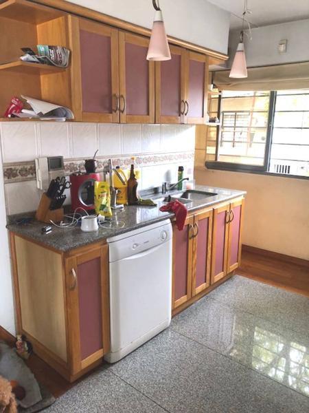 Venta Gran Casa Sobre Lote de 320 m² con Cocheras, Fondo y Quincho en Liniers 1