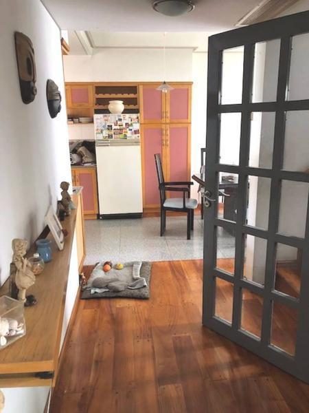 Venta Gran Casa Sobre Lote de 320 m² con Cocheras, Fondo y Quincho en Liniers 2
