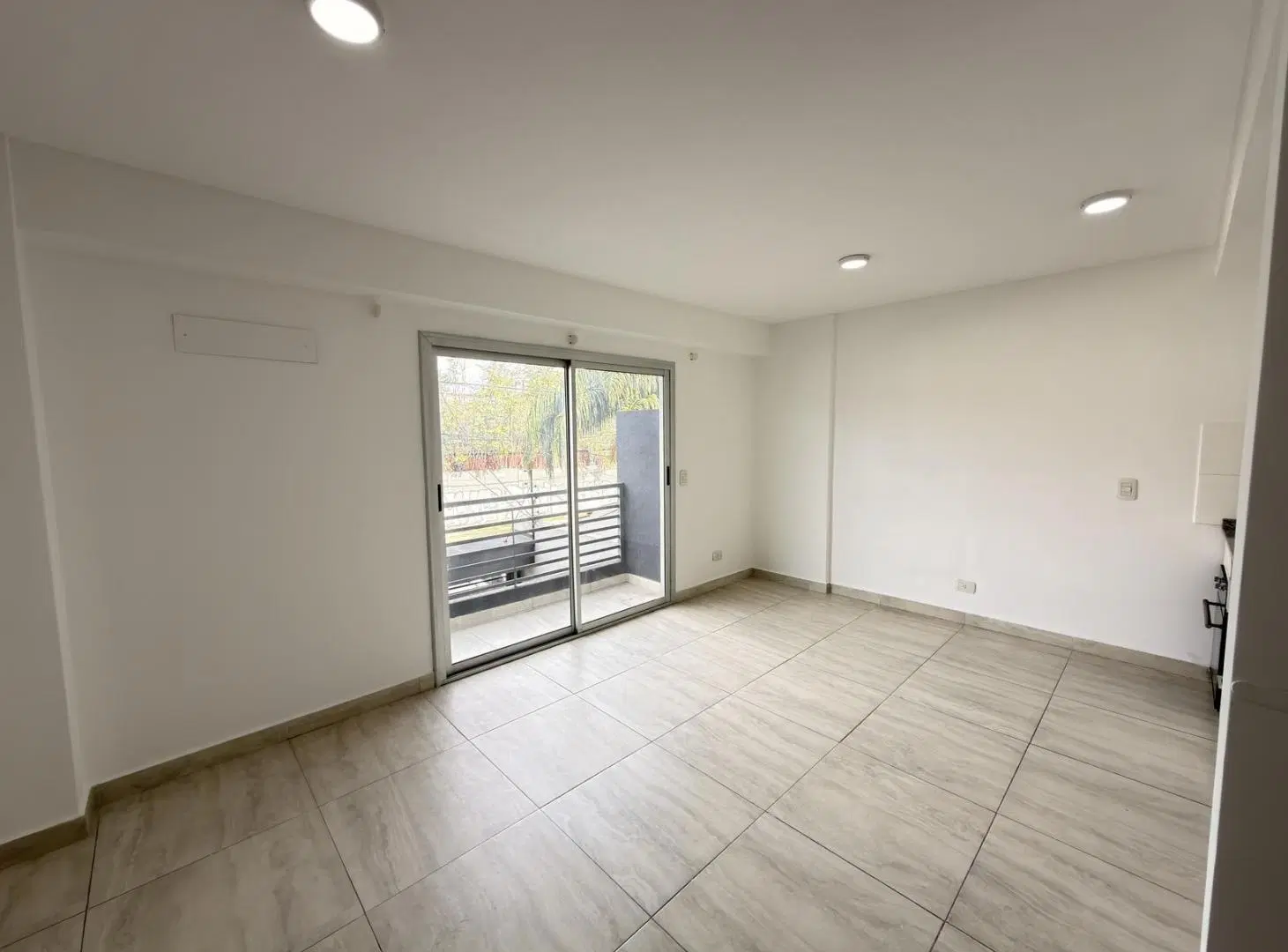 Alquiler de Departamento al Frente con balcón 5