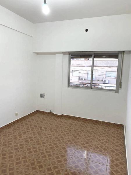 Foto de Amplio Semipiso 3 Amb Con Patio y Balcon Ramos Mejia, imagen 3