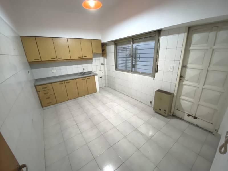 Foto de Amplio Semipiso 3 Amb Con Patio y Balcon Ramos Mejia, imagen 2