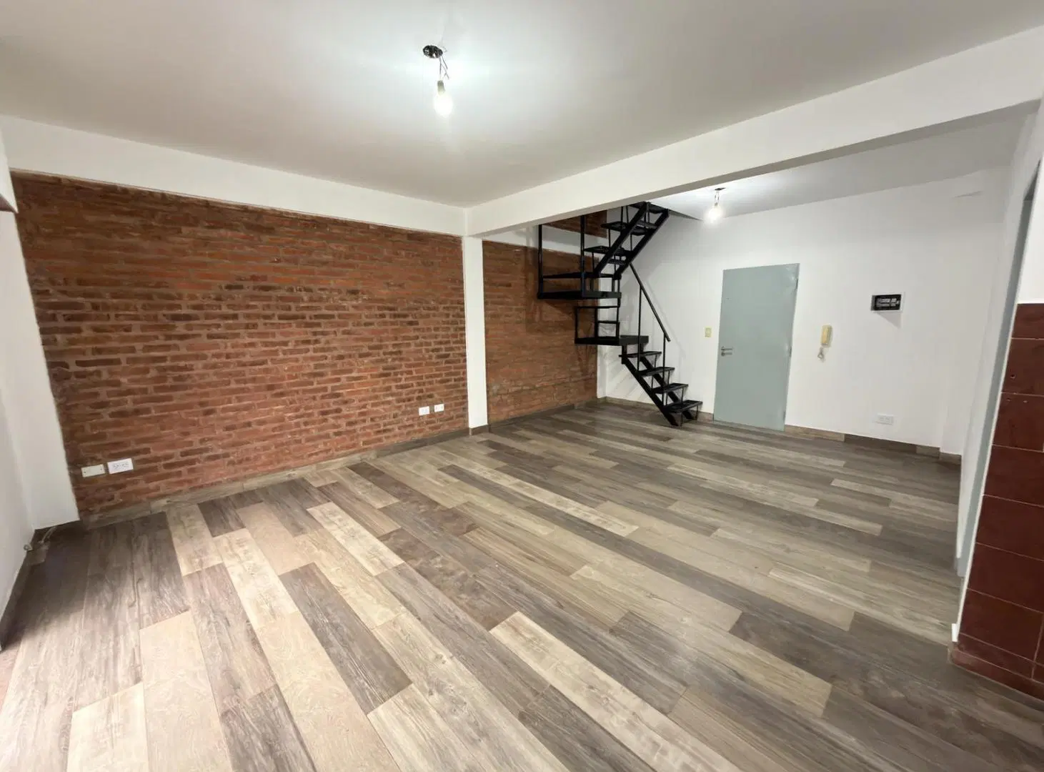ALQUILER DUPLEX 2 AMB FRENTE CON BALCÓN 2