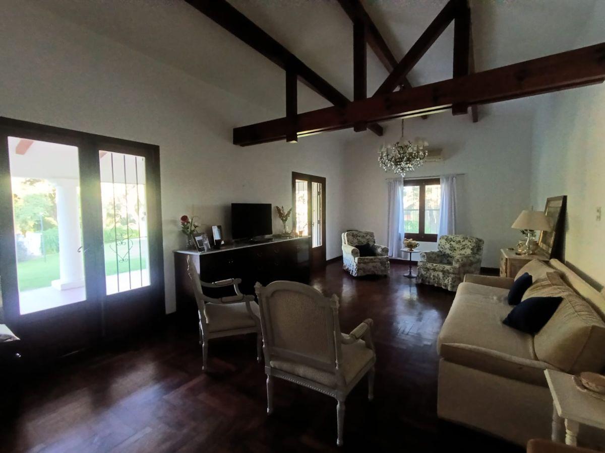 Casa con 4 habitaciones en venta, 2000 m² en Villa Allende Golf