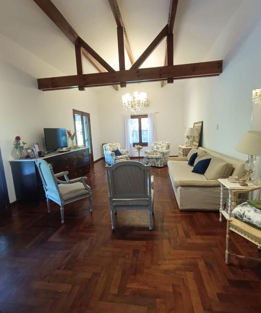 Foto de Casa con 4 habitaciones en venta, 2000 m² en Villa Allende Golf, imagen 2