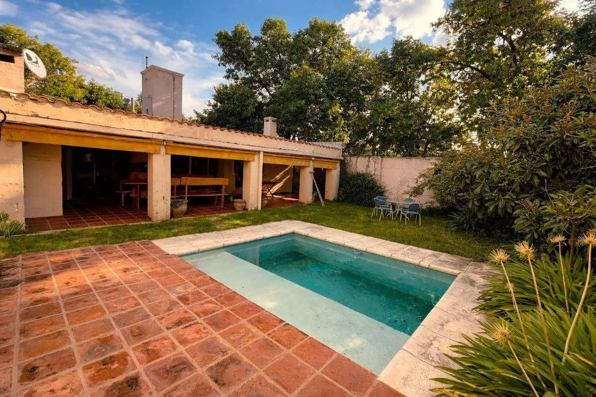 Venta. Inaudi, casa frente ingreso tejas 2, APTO CREDITO 1